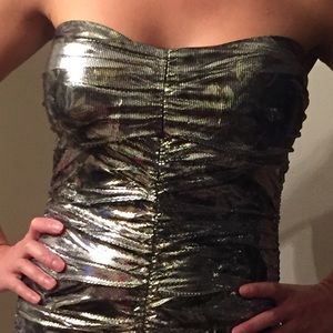 Wet seal size Small . Metallic .